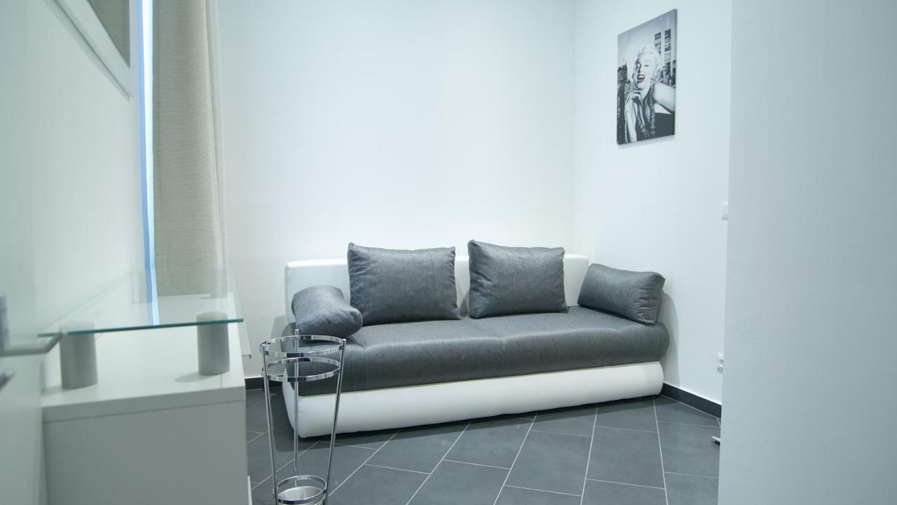 Lotus Apartment Wenen Buitenkant foto