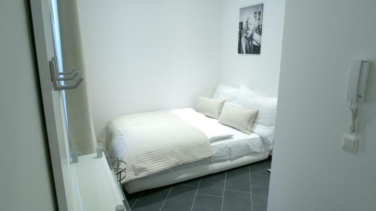 Lotus Apartment Wenen Buitenkant foto
